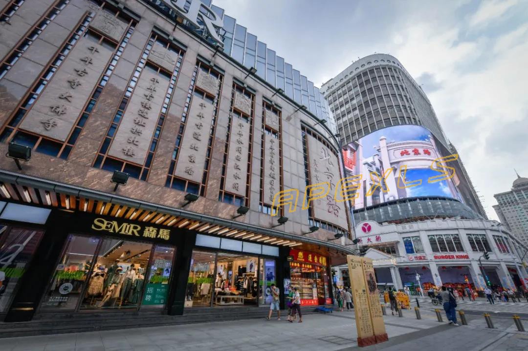 來北京路｜看雷曼康碩展1200m2 P6 8K超高清裸眼3D曲面屏