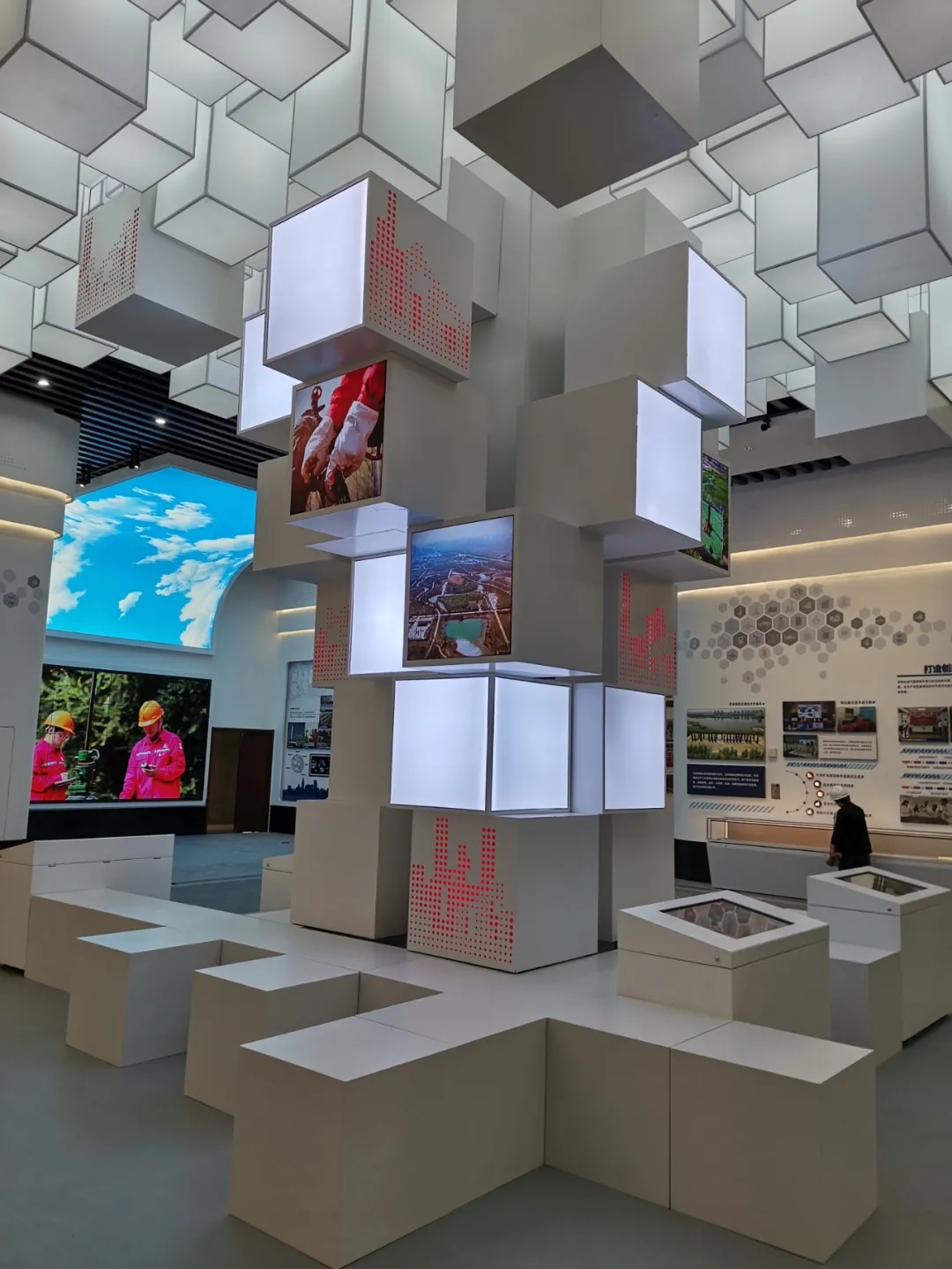 創意科技館頂流案例—雷曼康碩展助力山東東營勝利石油科技館建設！