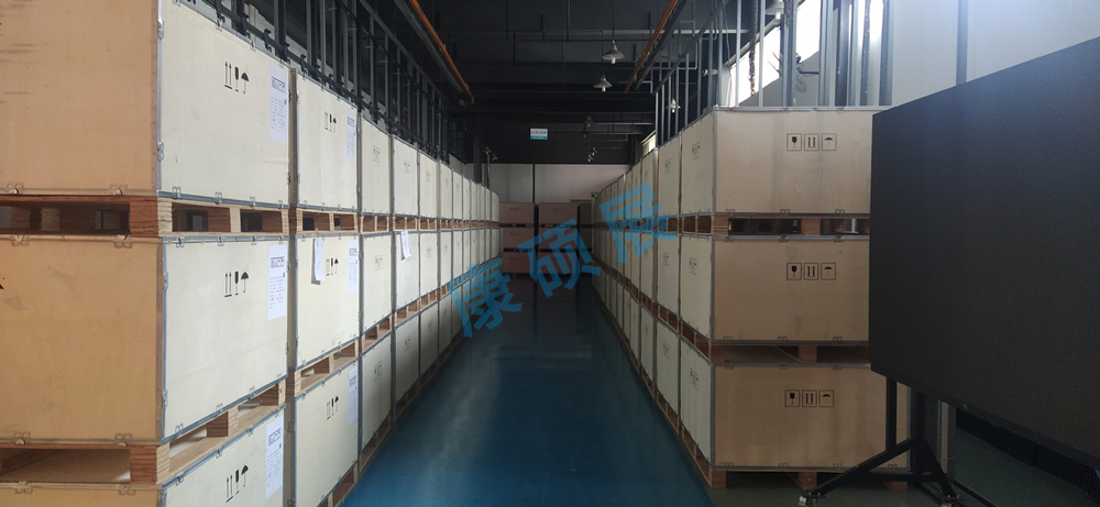康碩展2000平米戶外格柵屏出貨，重量輕，風荷載小，IP67防水，高效能低功耗，易安裝、方便維護！