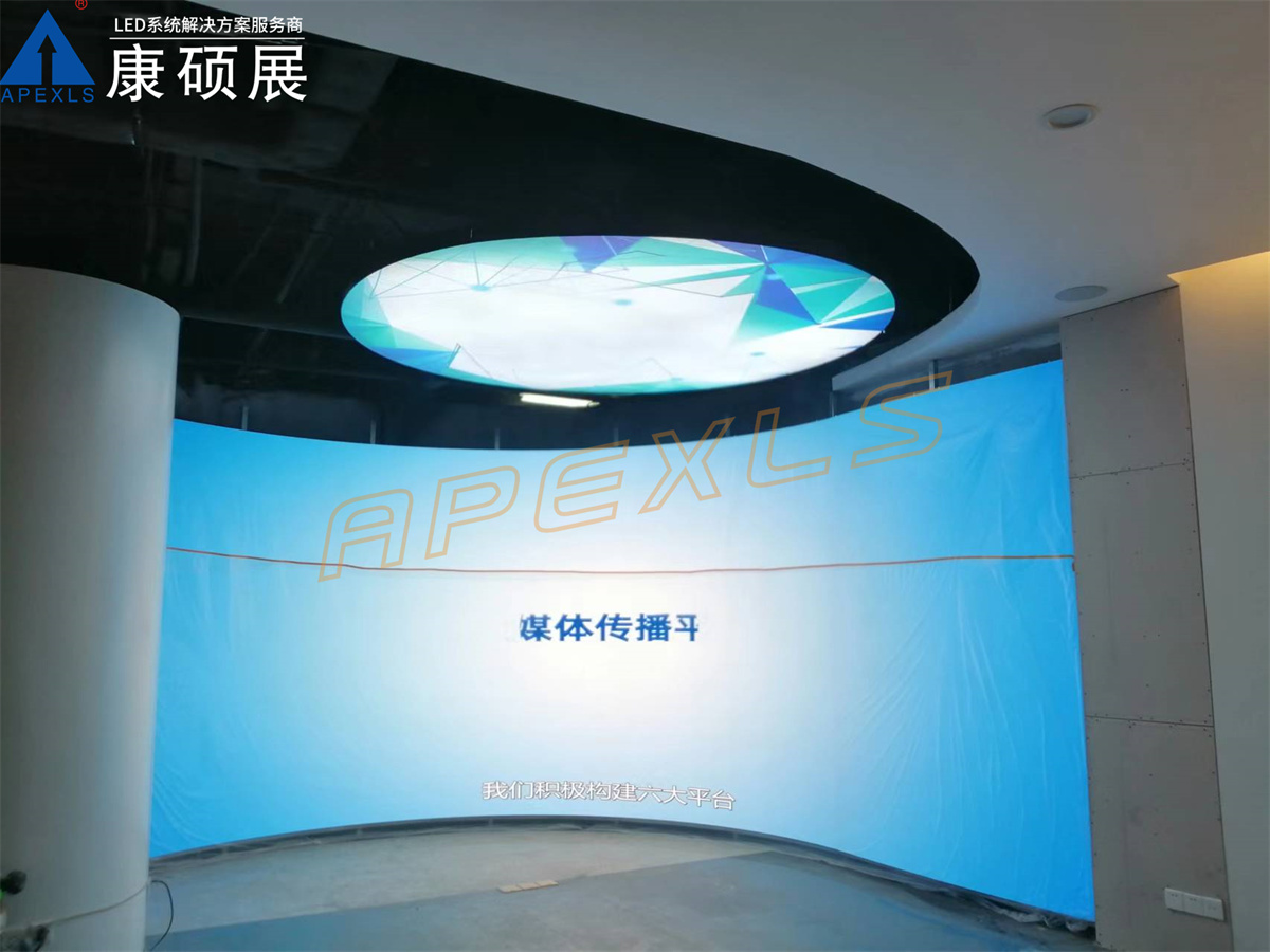 佛山日?qǐng)?bào)新聞中心創(chuàng)意顯示屏